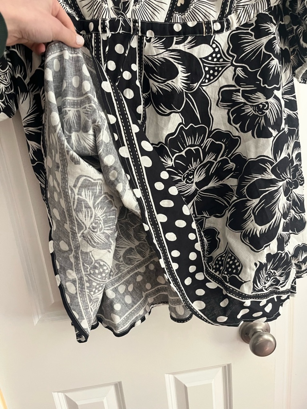 FARM Rio Black and White Floral Mini Dress 🤍🖤 - Picture 2 of 4